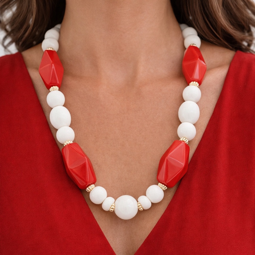 Chunky Lucite Beaded Necklace Red White Gold Tone Statement Retro 25”